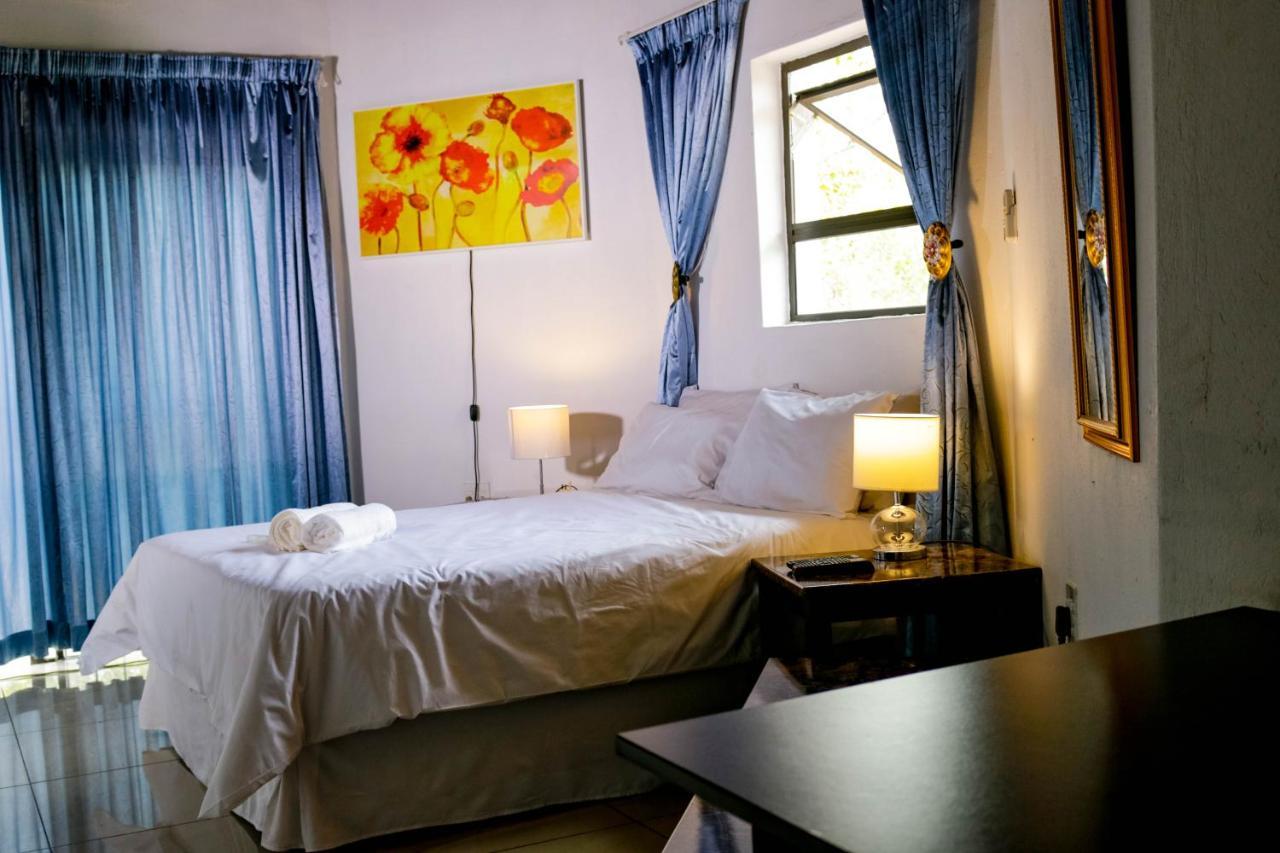 מרלות' פארק Nanisto Bush Lodge מראה חיצוני תמונה