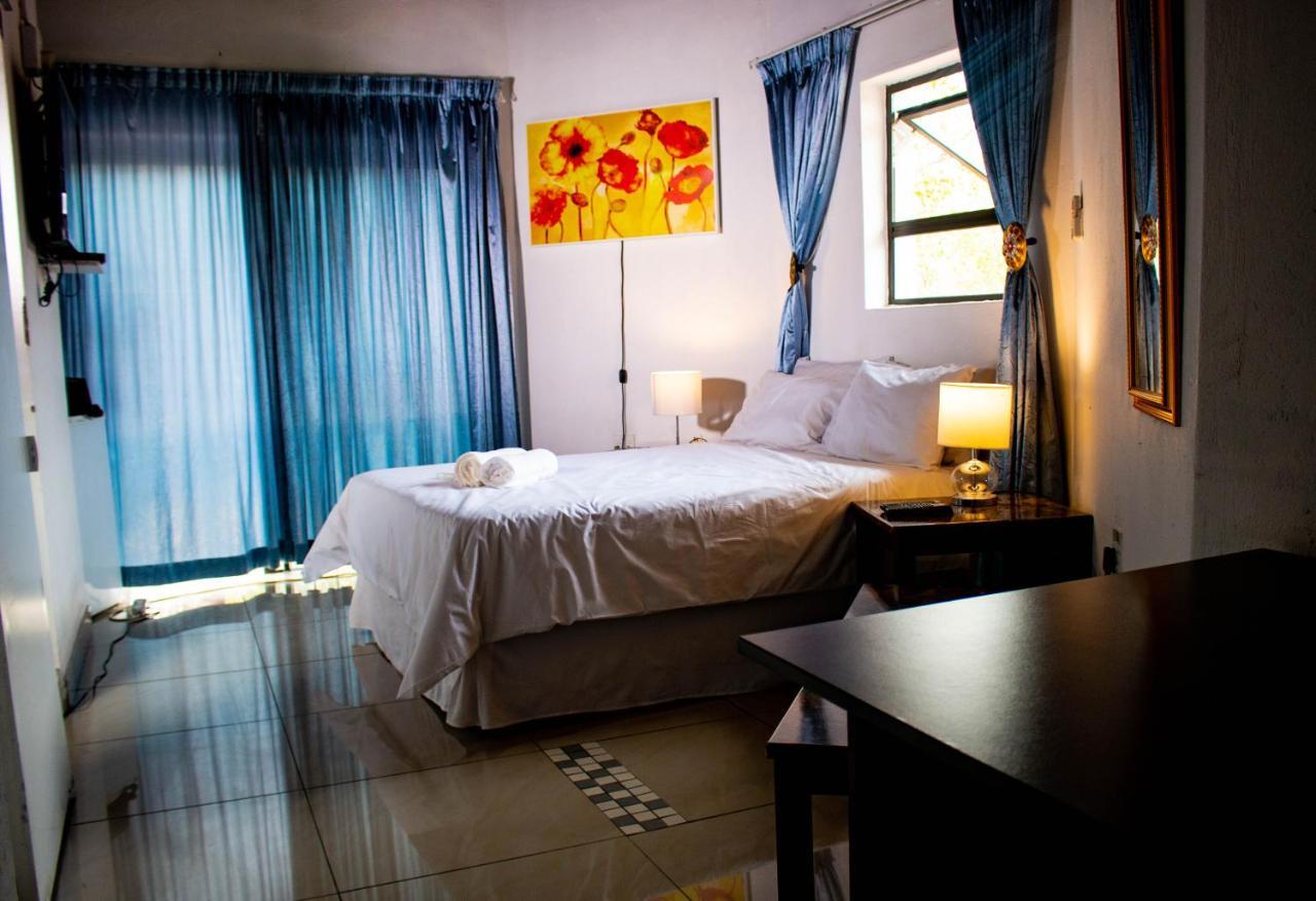 מרלות' פארק Nanisto Bush Lodge מראה חיצוני תמונה